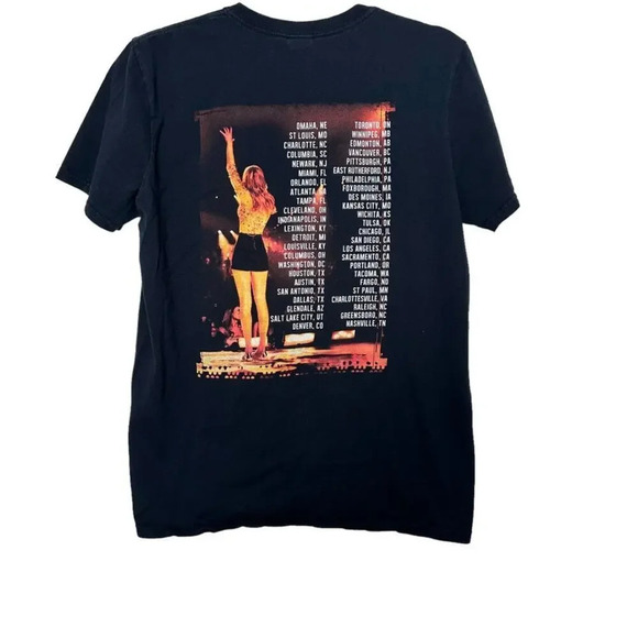 Taylor Swift The Red Tour 2013 Crew Neck Tee Women's M Black Rare - Picture 2 of 5